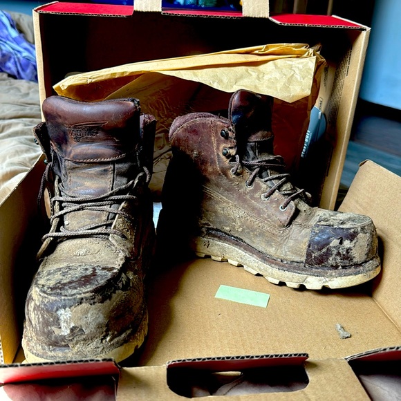 Size 7 women red wing composite toe work boot